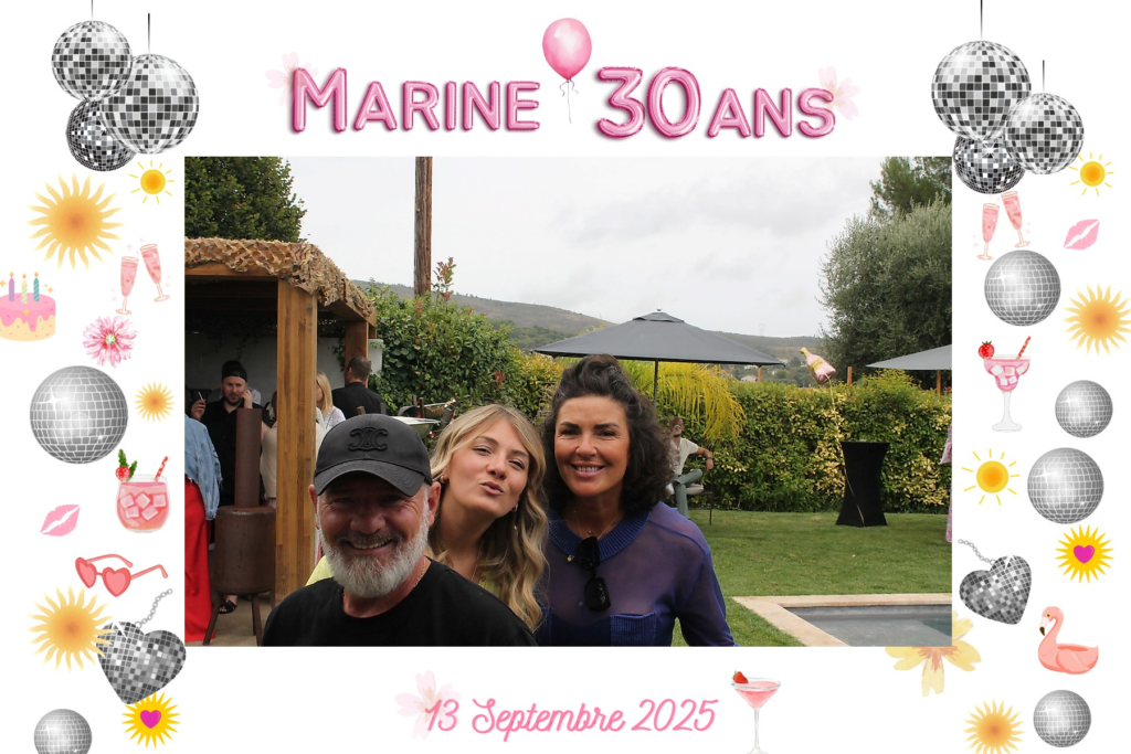 Photobooth anniversaire 30 ans avec cadre personnalisé – We M Events